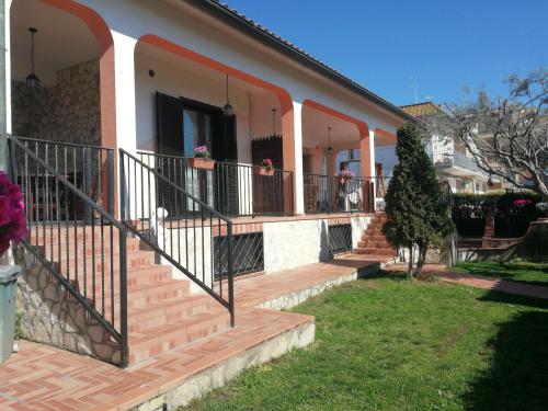 Το κτήριο όπου στεγάζεται  η παραθεριστική κατοικία