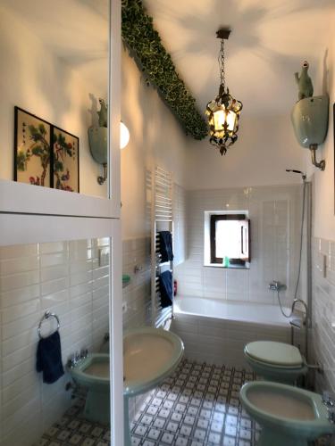 Een badkamer bij La Terrazza di Re Scarlino