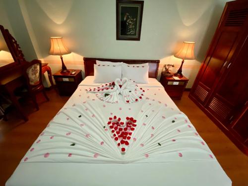 Postel nebo postele na pokoji v ubytování NINH KIEU 2 HOTEL