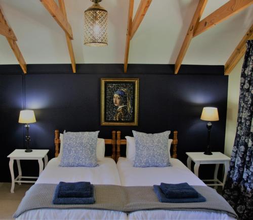 Un pat sau paturi într-o cameră la The Gate Guesthouse