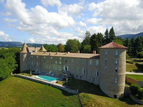 Kolam renang di atau dekat dengan Château De Vollore