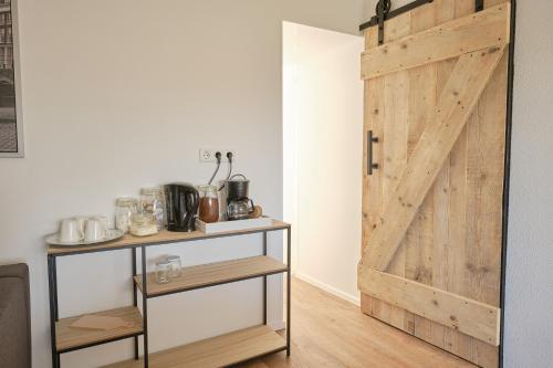 a sliding barn door in a room with a table at Het Gecroonde Swaert B&B in Middelburg