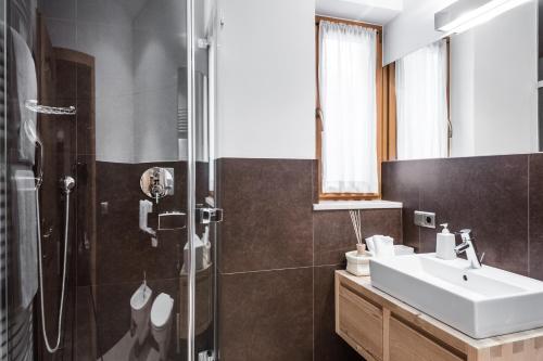 a bathroom with a sink and a shower at Residence Floralp in Colfosco