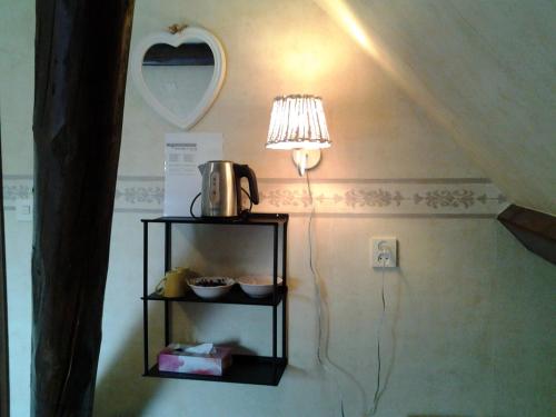 a lamp sitting on a shelf next to a wall at Bed & Breakfast Meinsma in Moddergat