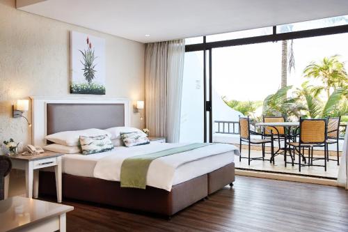 Katil atau katil-katil dalam bilik di First Group Breakers Resort - Official