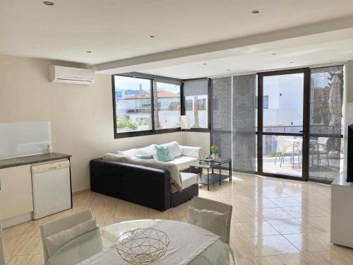 a living room with a couch and a table at Apartamentos Paraíso in Albir