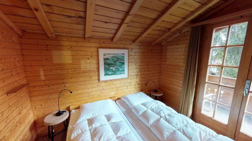 a small room with a bed in a cabin at Numaga in Blatten bei Naters