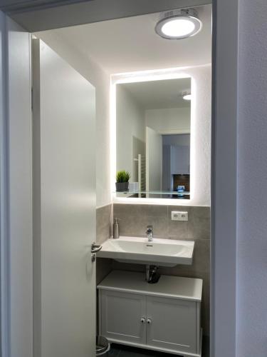 a bathroom with a sink and a mirror at VitAllgäu-Neues Studio mit Königscard in Pfronten