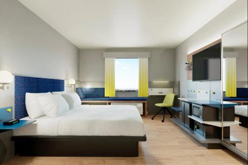 Una cama o camas en una habitación de Holiday Inn Express & Suites George - Quincy South by IHG