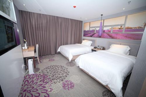 Llit o llits en una habitació de Lavande Hotel Taian Dongyue Street Daimiao