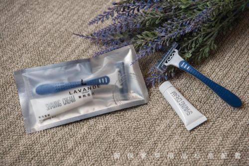 a package of toothpaste and a toothbrush on the floor at Lavande Hotel Tianshui Gangu Jicheng Square in Tianshui