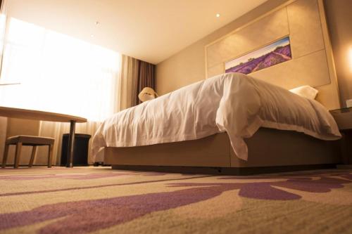 Postel nebo postele na pokoji v ubytování Lavande Hotel Qingyuan Fogang