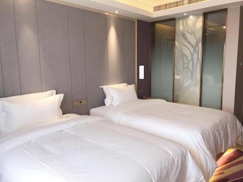 Krevet ili kreveti u jedinici u okviru objekta Lavande Hotel Turpan Grand Cross