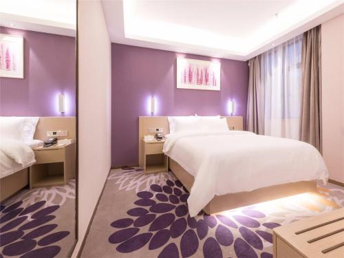 Säng eller sängar i ett rum på Lavande Hotel HeYuan Dongyuan