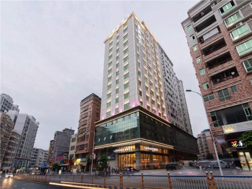 a tall building in the middle of a city at Lavande Hotel Heyuan Longchuan in Longchuan