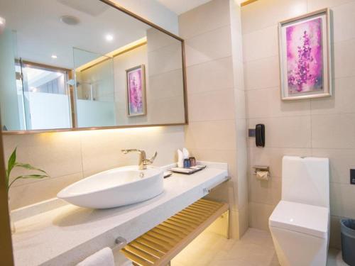 Et bad på Lavande Hotel Bazhong Fortune Center