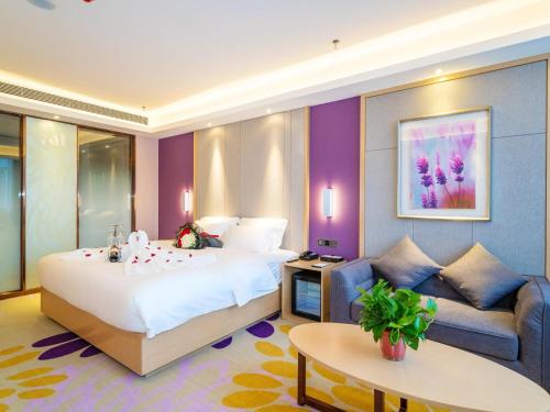 Tempat tidur dalam kamar di Lavande Hotel Anshun West High-speed Rrailway Station