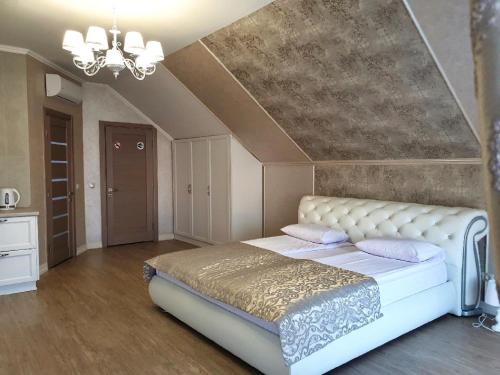 a bedroom with a large white bed in a room at Apartment Sweethome 3 FREE PARKING in Uzhhorod