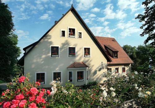 Taman di luar Gasthof Schloßbräu Lintach