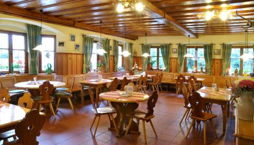 Restaurace v ubytování Gasthof Schloßbräu Lintach