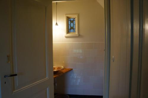 A bathroom at Pastorie De Waal