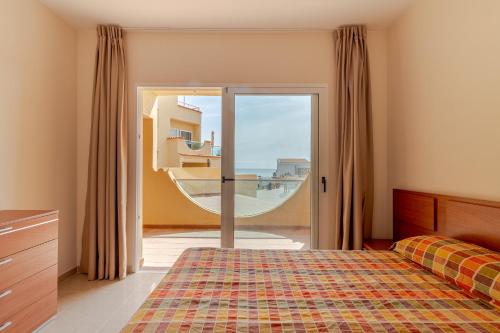 Postel nebo postele na pokoji v ubytování Flatguest Costa Calma + Beach + 2Bdr + Pool