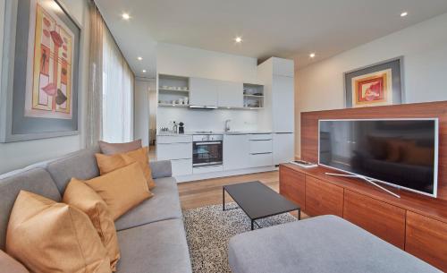 Kuchyň nebo kuchyňský kout v ubytování Hermitage Apartments