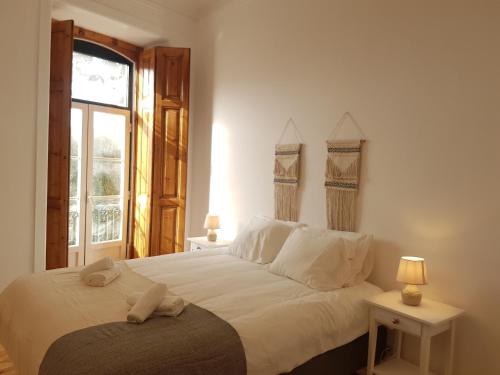 En eller flere senge i et værelse på Sintra Chalet