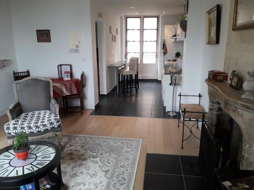 Petite Maison Centre Historique, Vue ville et Jardin, au calme, Classée