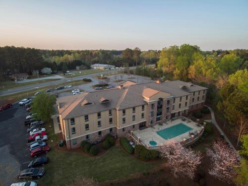 an aerial view of a large house with a swimming pool at The Lodge on Lake Oconee in Eatonton 