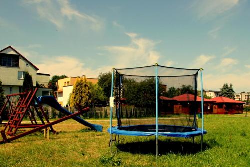 Zona de juegos infantil en Borowinka