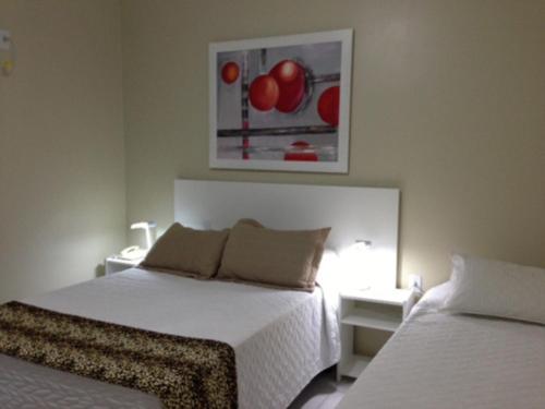 En eller flere senge i et værelse på Cithos Hotel