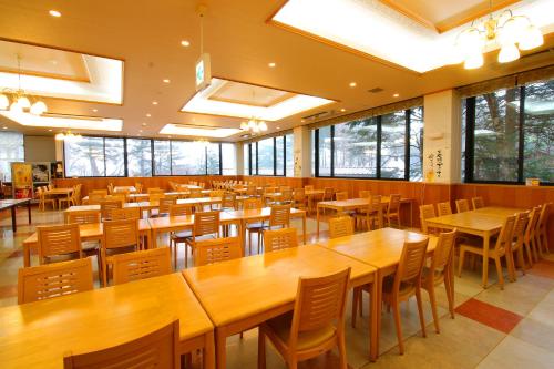 ห้องอาหารหรือที่รับประทานอาหารของ Suzuranso