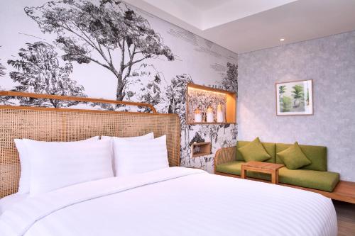 A bed or beds in a room at Mercure Tangerang BSD City