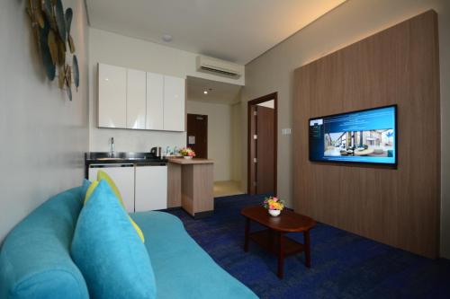 TV a/nebo společenská místnost v ubytování Blue Lotus Hotel