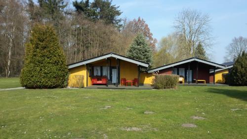 Gallery image of "Ferienanlage AmWalde" Ferienhaus Retro Chalet Nr 2 in Kellenhusen