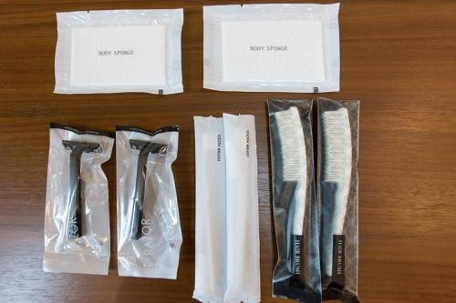 a group of utensils in plastic bags on a table at TOOD一宮 -B棟 in Ichinomiya