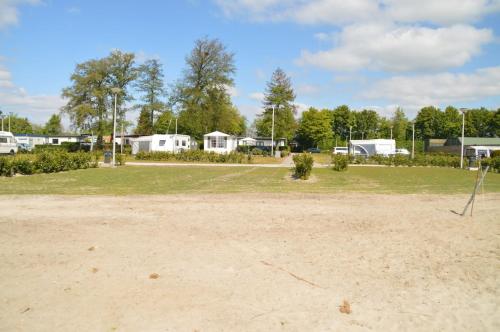 an empty park with houses in the background at 17e straatje in Elburg