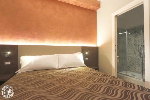 People Travel Rooms photo 12