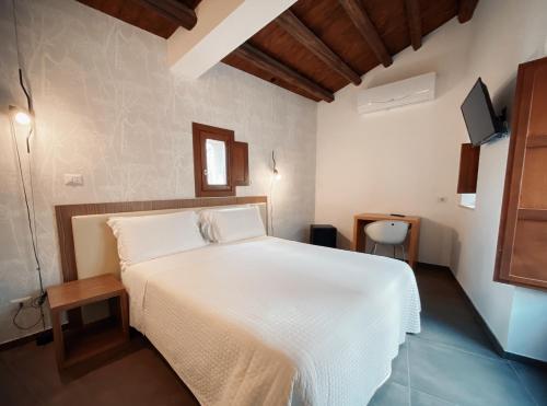 Giardino Sul Duomo tesisinde bir odada yatak veya yataklar