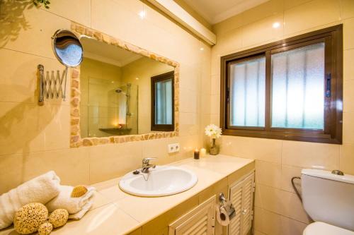 Et badeværelse på Ideal Property Mallorca - Casa Paqui