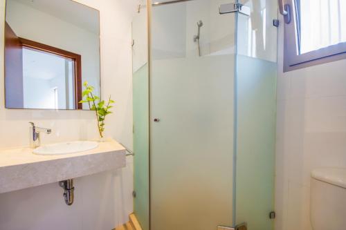 A bathroom at Ideal Property Mallorca - Casa Francina