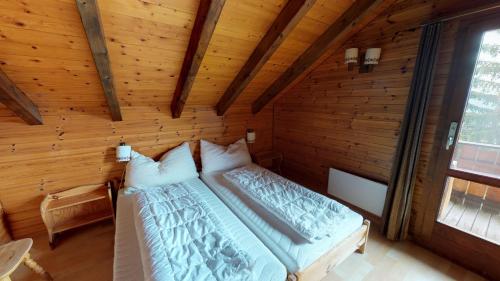 Postel nebo postele na pokoji v ubytování Tschuggen 70