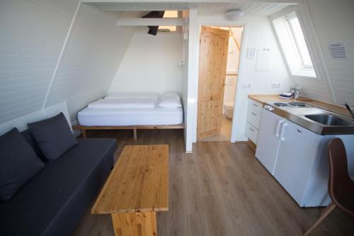 Una cama o camas en una habitación de Ormurinn Cottages