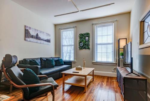 3BR Colonial House with Parking by CozySuites