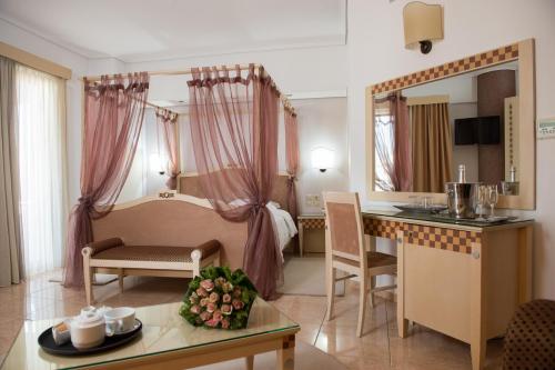 Posteľ alebo postele v izbe v ubytovaní Premier Agrinio Heart Hotel