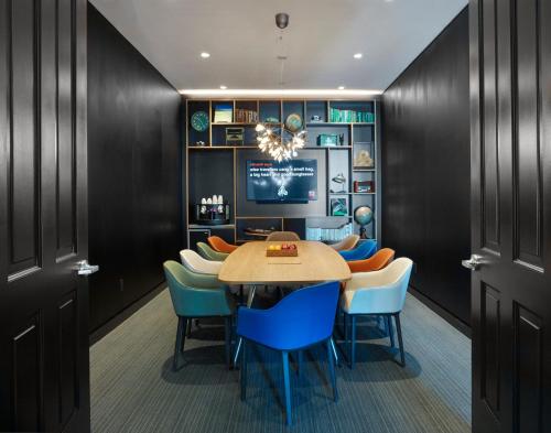 a dining room with a table and chairs at citizenM Boston North Station in Boston