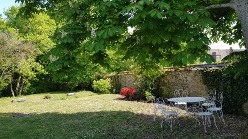 Κήπος έξω από το Maison de charme en forêt de Fontainebleau