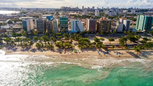 Et luftfoto af Praia Hotel Enseada