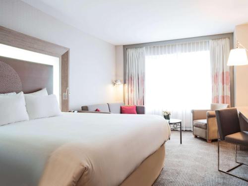 Novotel Montreal Center Image